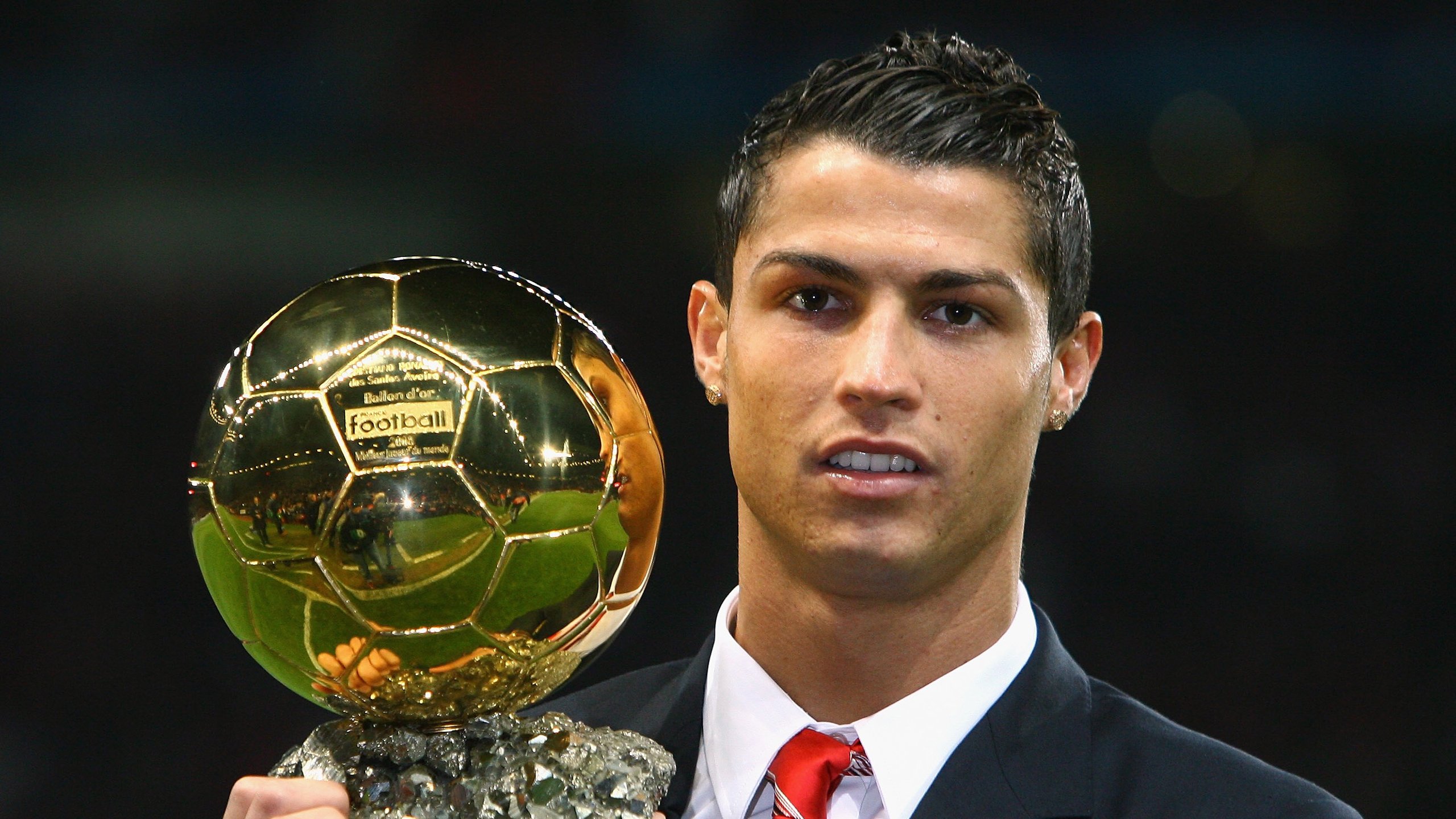 C罗挑战纪录片拍摄展现幕后真实一面,c罗足球纪录片