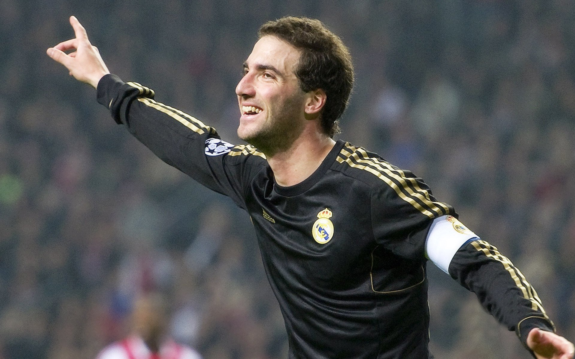 姆巴佩 VS 萨拉赫：欧冠射手王之争，谁能主宰安菲尔德之夜？，姆巴佩 pa